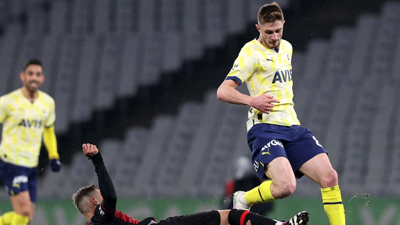 Fenerbahçe futbolcu satışlarını iki isimle taçlandıracak