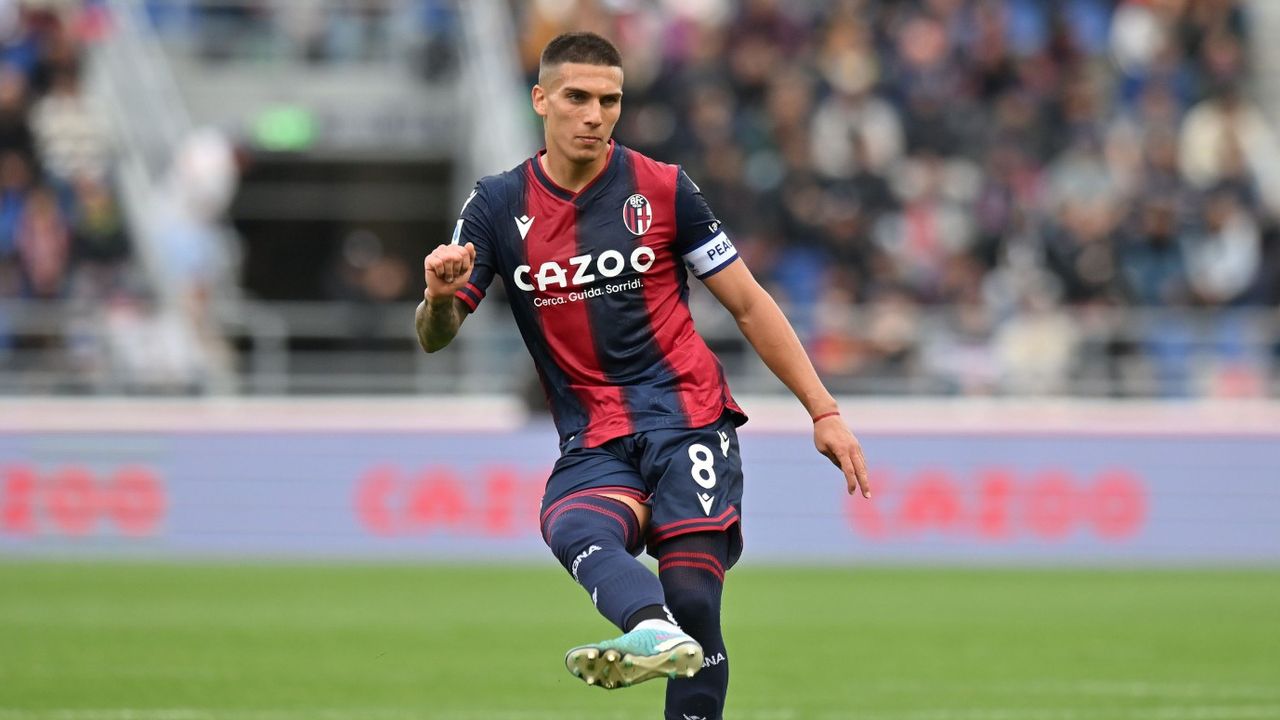 Fenerbahçe istiyordu, Galatasaray'a nasip oldu: Yıldız isim imzadan döndü