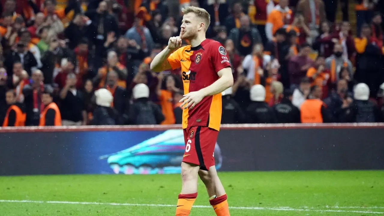 Galatasaray'da bir ayrılık daha: 5 takım birden talip oldu