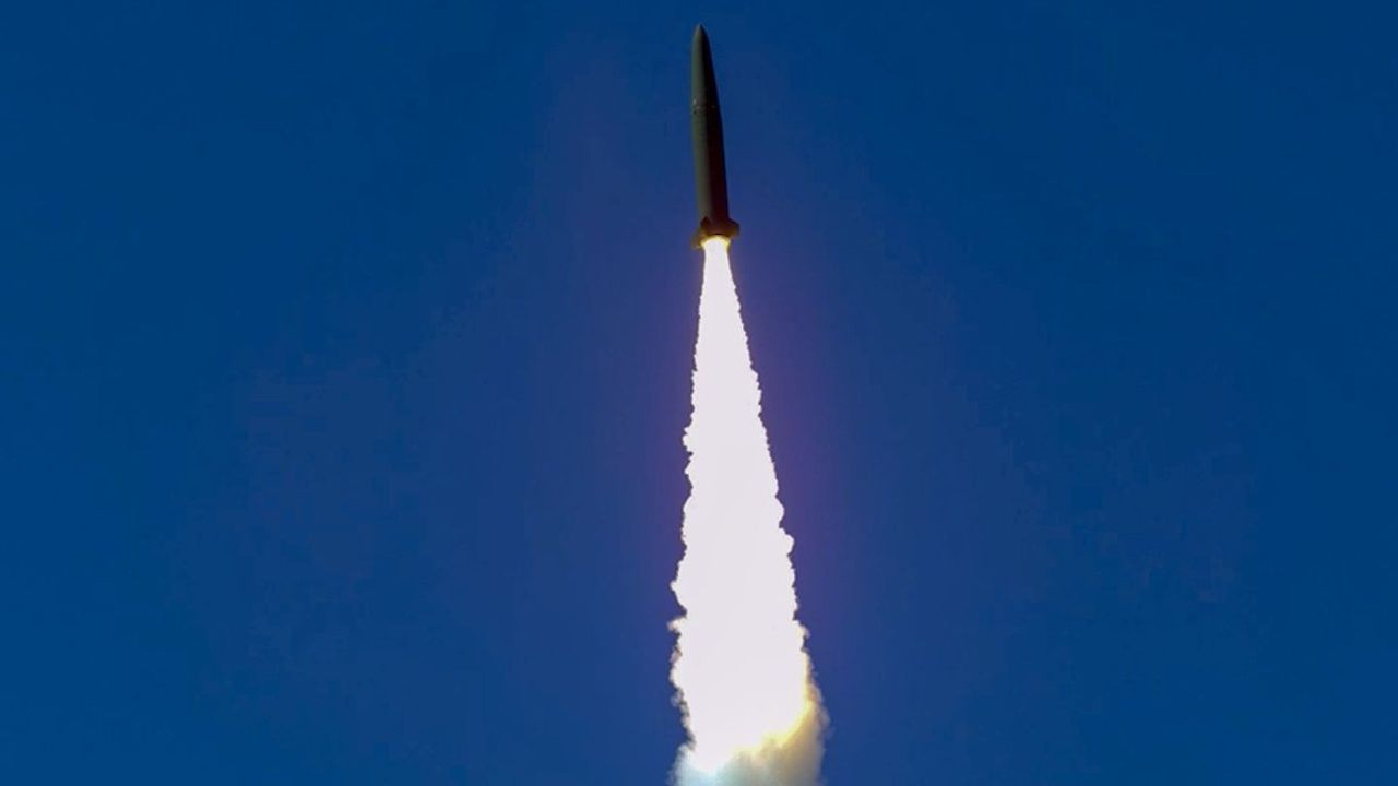 Kuzey Kore'nin yörüngeye casus uydu yerleştirmek için 2'nci kez uzun menzilli roket fırlattığı açıklandı