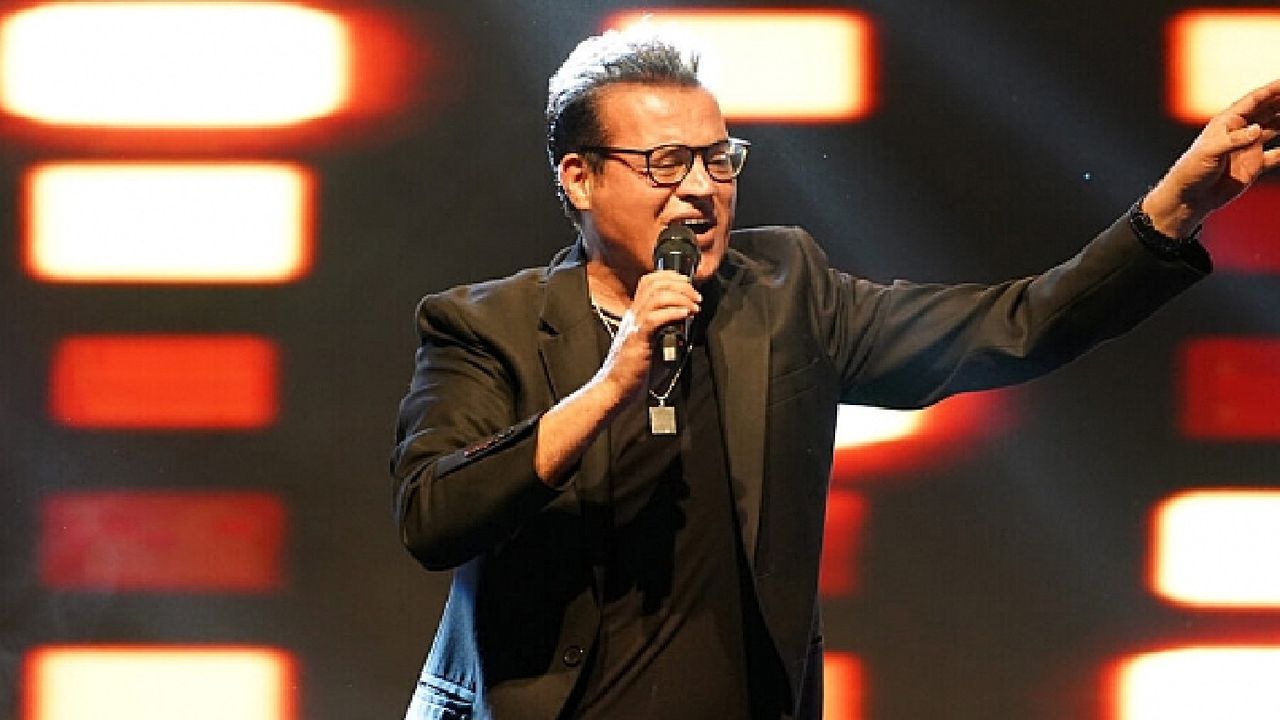 Şarkıcı Hakan Peker siyasete atılıyor: O ilçe için aday olacak