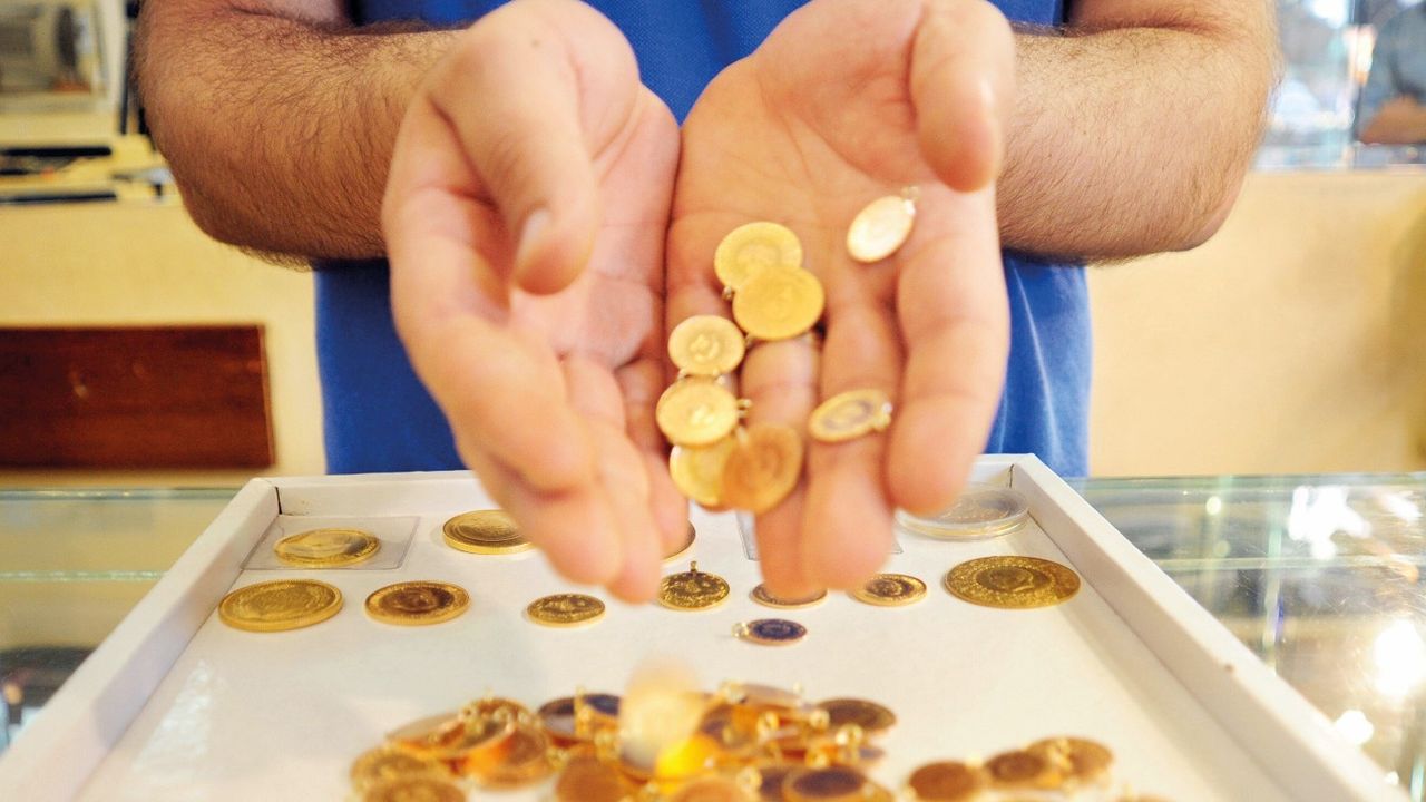 Ünlü ekonomist altını olanları sevindirecek tarihi açıkladı