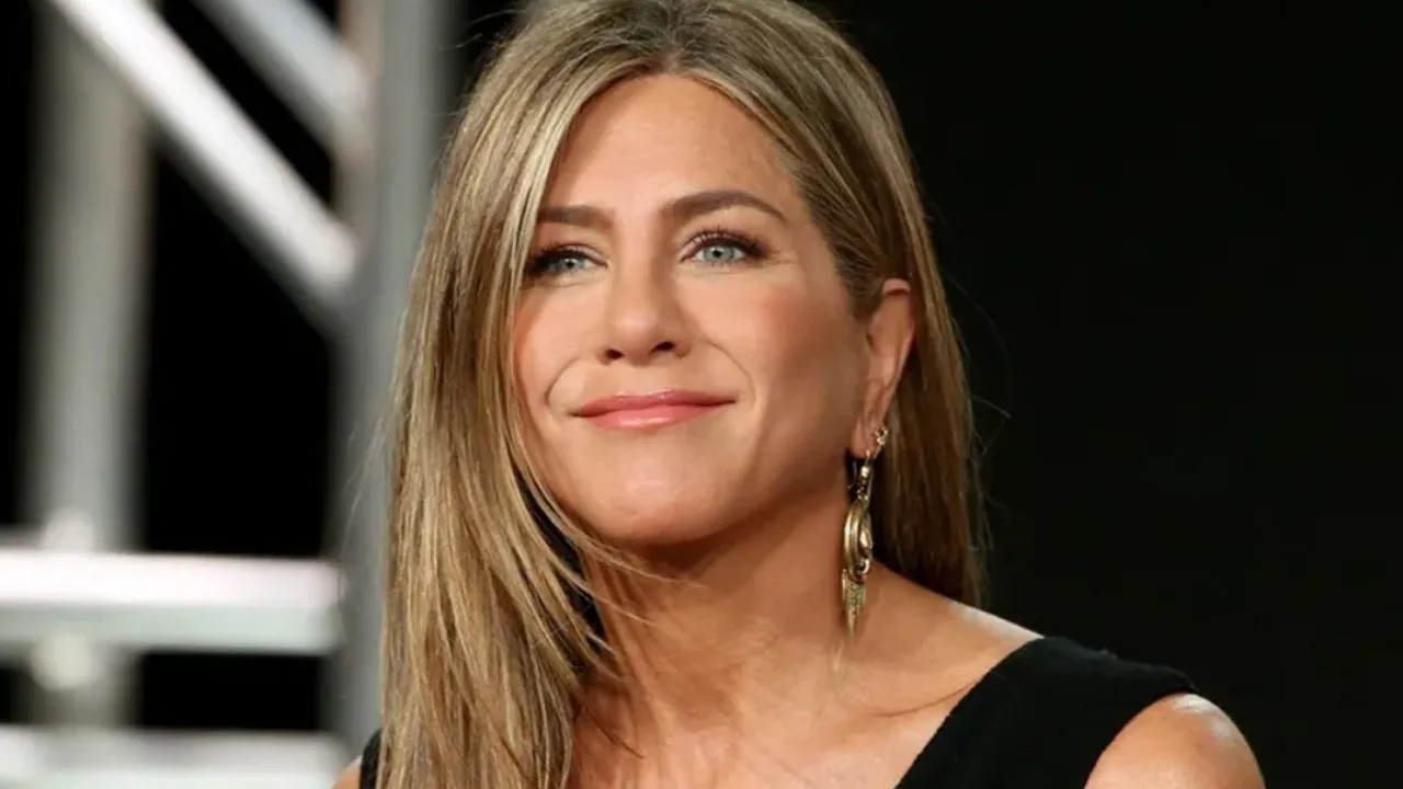 Ünlü oyuncu Jennifer Aniston zayıflatan salatasının tarifini paylaştı