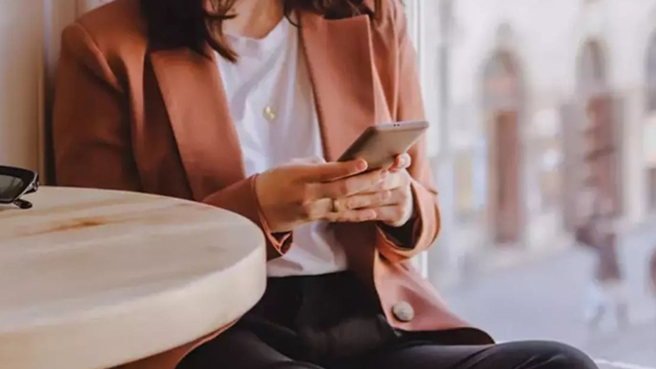 Cep telefonunu böyle kullanmak kamburluk ve beyin fıtığı yapıyor