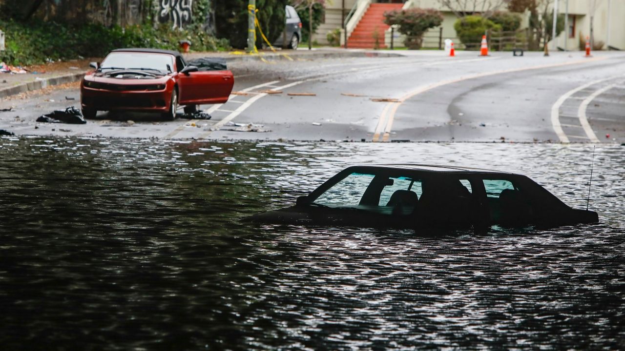 İki ili sel vurdu: 1 kişinin cansız bedenine ulaşıldı