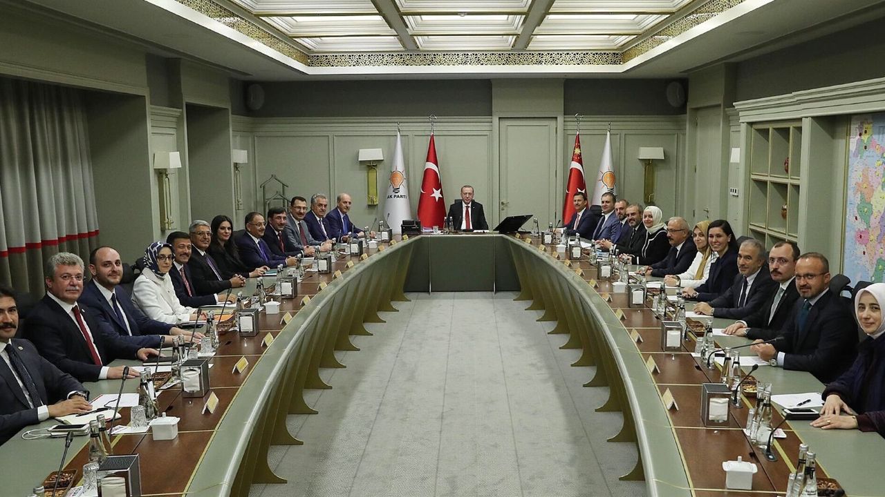 AK Parti’de MKYK değişimi! 49 isim listede yok