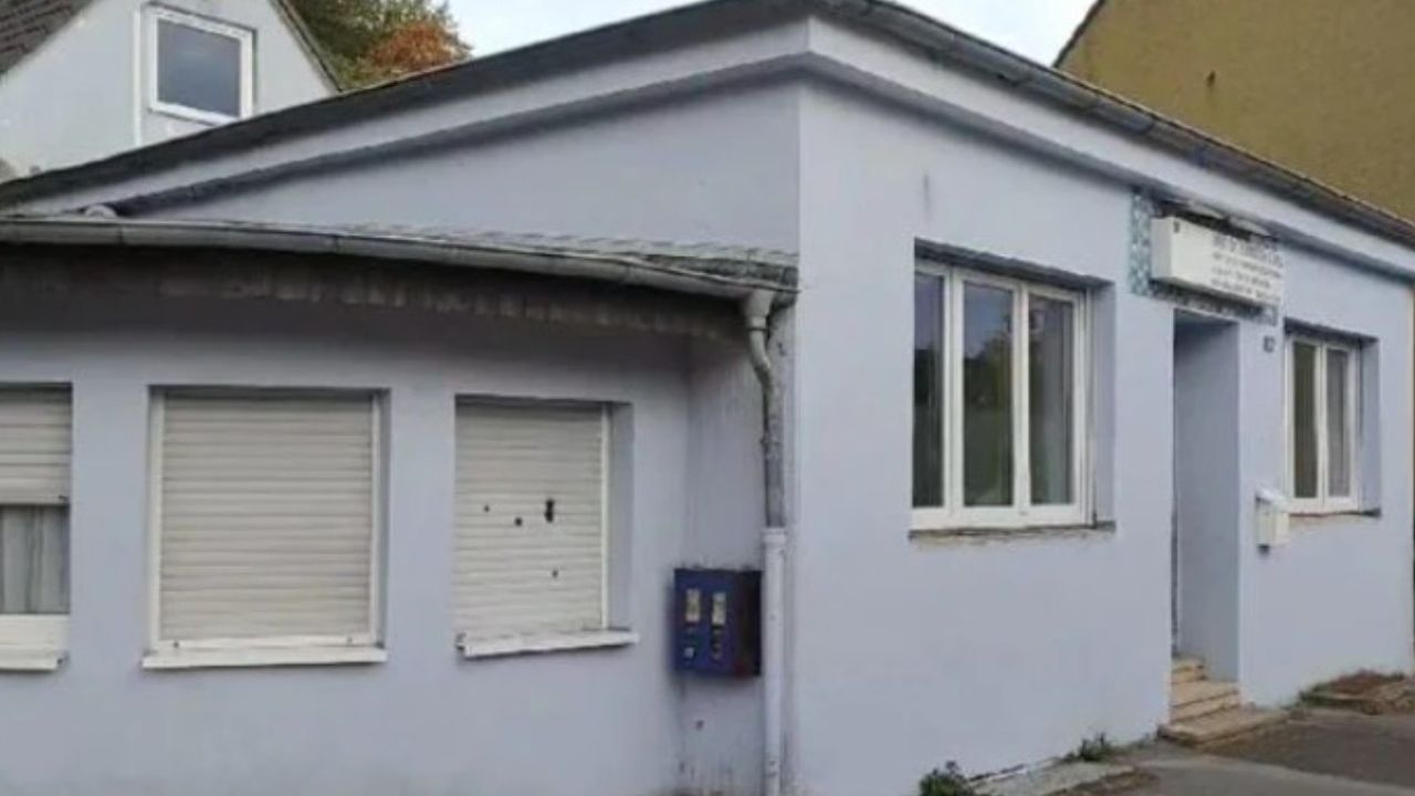  Almanya’da ırkçı saldırı: Camiye gamalı haç ve Davud Yıldızı çizip ateşe verdiler