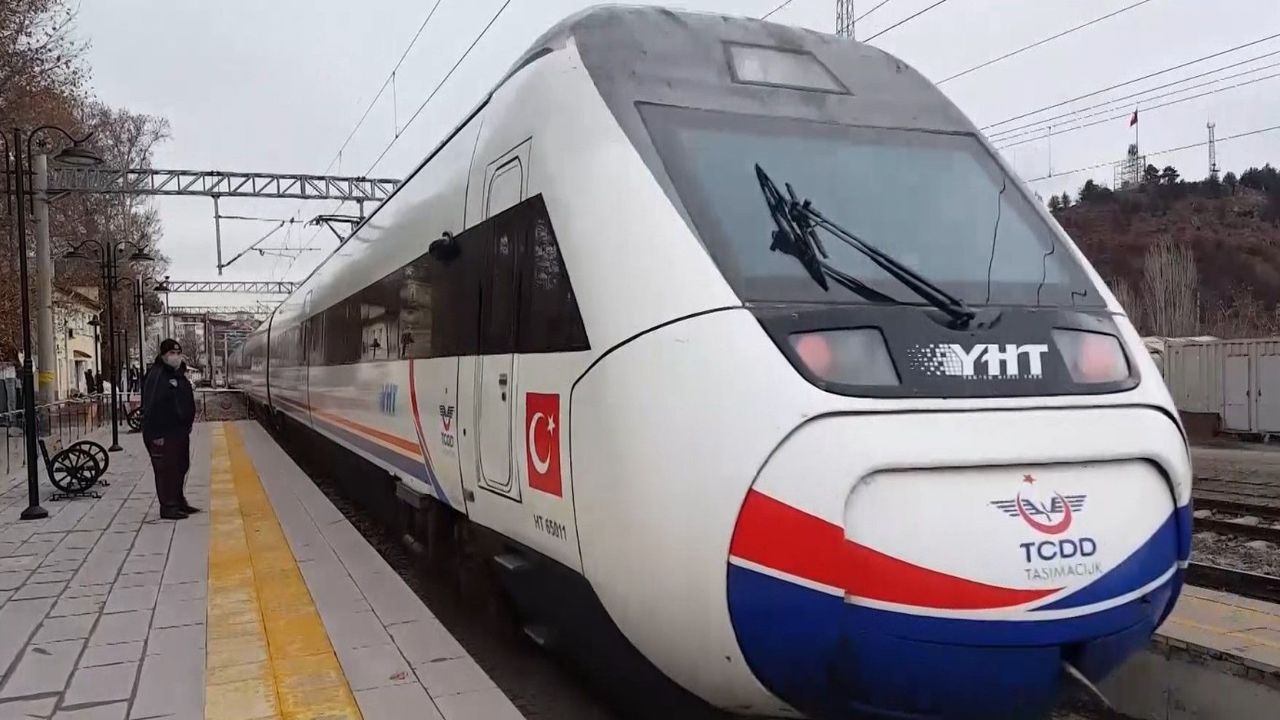 Ankara’da YHT test sürüşünde tren raydan çıktı 4 kişi yaralandı