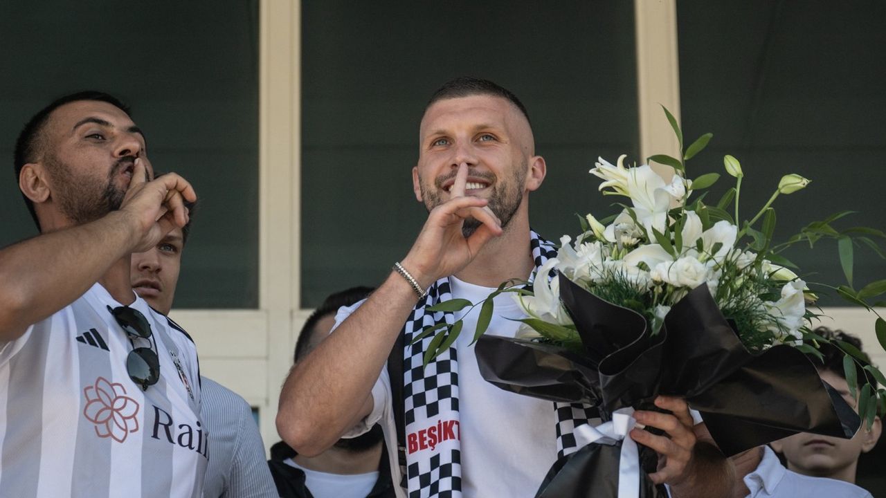 Beşiktaş'ta Ante Rebic pişmanlığı yaşanıyor! Yıldız isim için sürpriz bir iddia ortaya atıldı