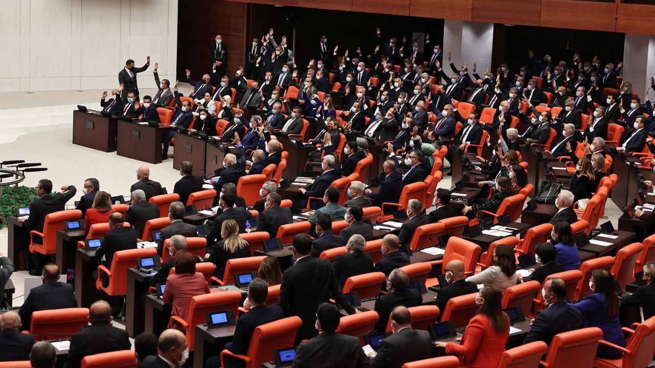 CHP’den tezkere tepkisi: Yabancı asker postalları vatan toprağını çiğnemesin