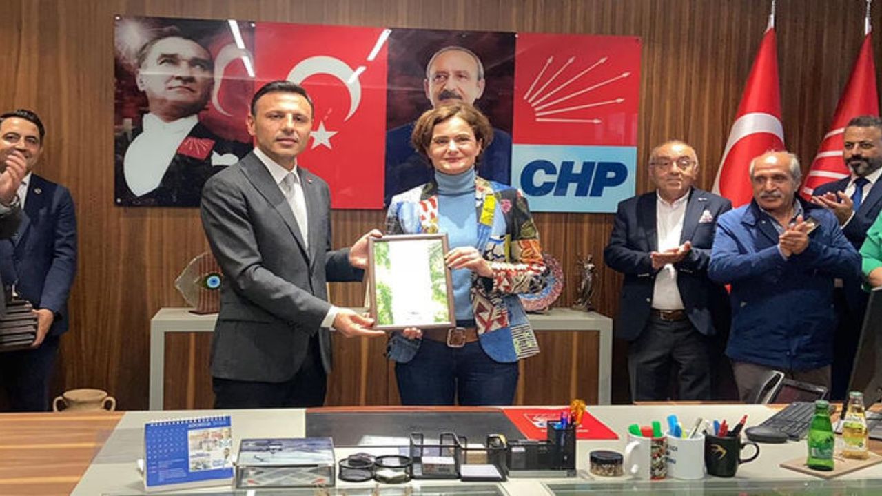 CHP İstanbul İl Başkanlığın'da devir teslim: Özgür Çelik, resmen göreve başladı