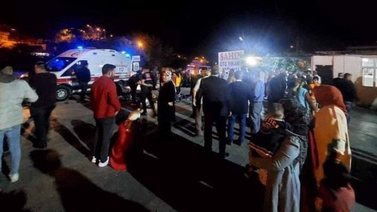 Düğün yolunda korkunç kaza: 4 kişi öldü, 3 kişi yaralandı 