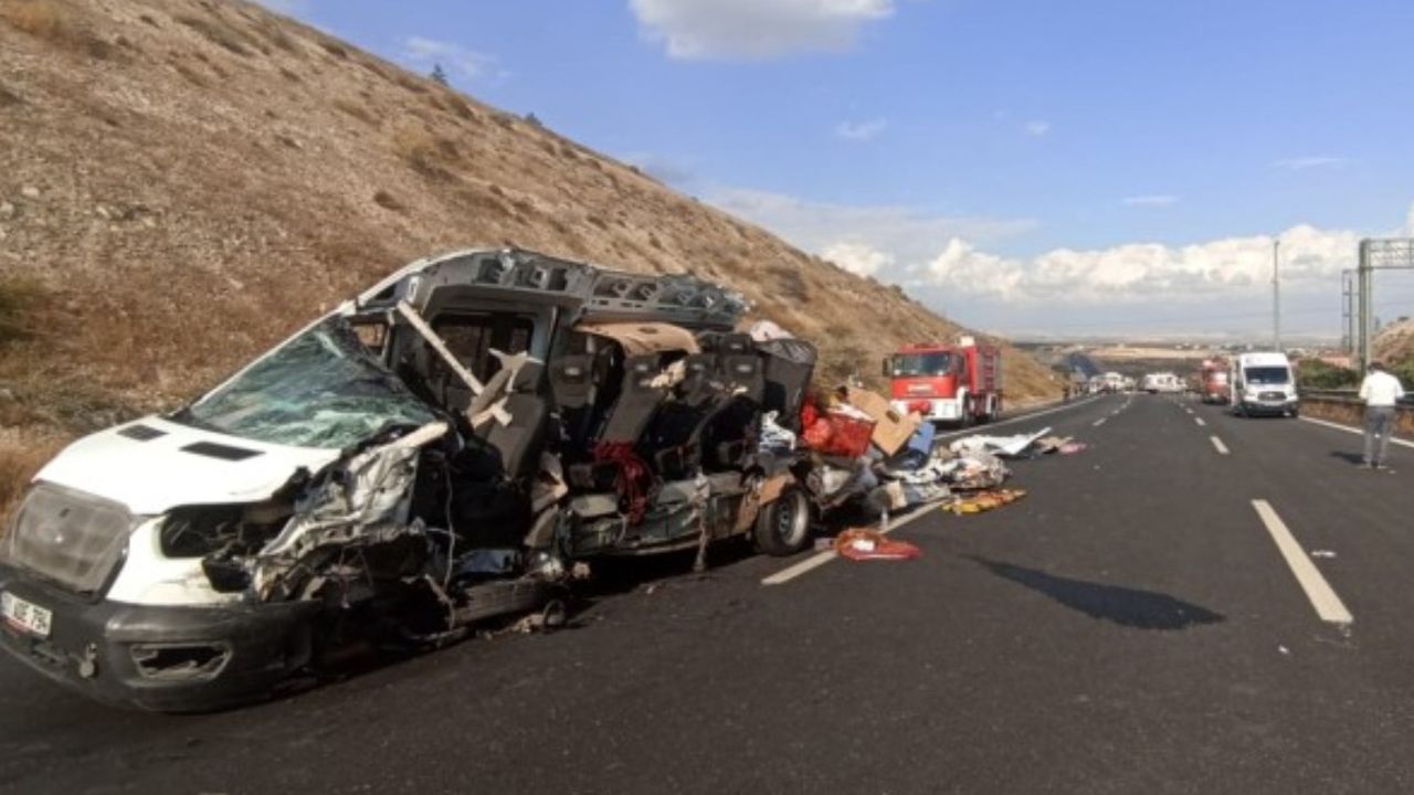 Gaziantep-Şanlıurfa otoyolunda korkunç kaza: Ölü ve yaralılar var