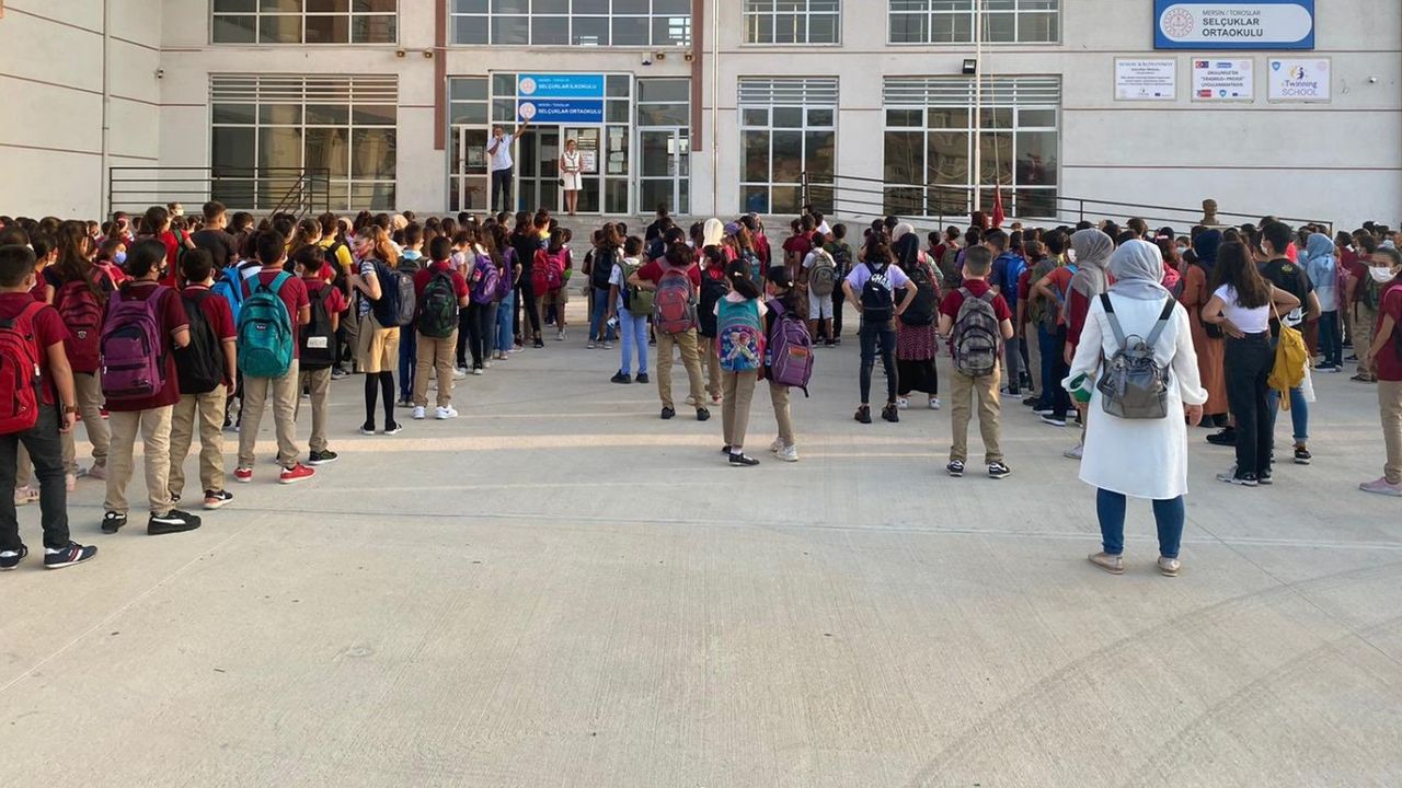 İlkokul ve ortaokulda teneffüs süreleri değişti! MEB’in yeni yönetmeliği Resmi Gazete’de