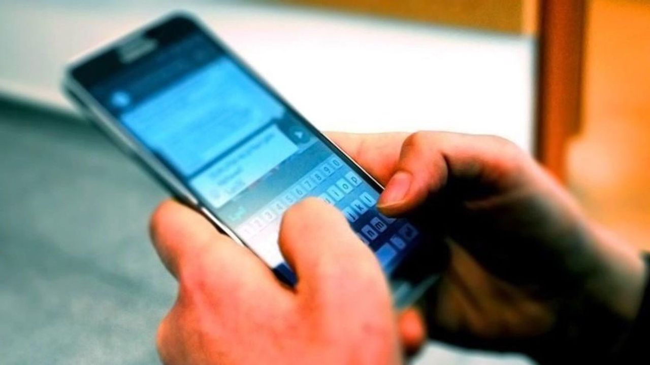 E-Devlet sitesini klonlayan dolandırıcılara dikkat! Devletten 15.000 TL hibe aldığınızı söyleyen dolandırıcılara dikkat edin!  Detaylar haberimizde..