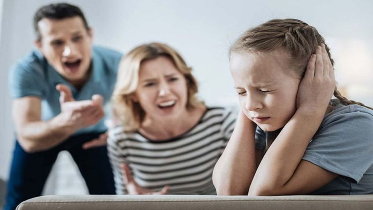 Olumsuz ebeveyn tutumları ve çocuklara bağırmanın büyük zararı geri dönüşü yok