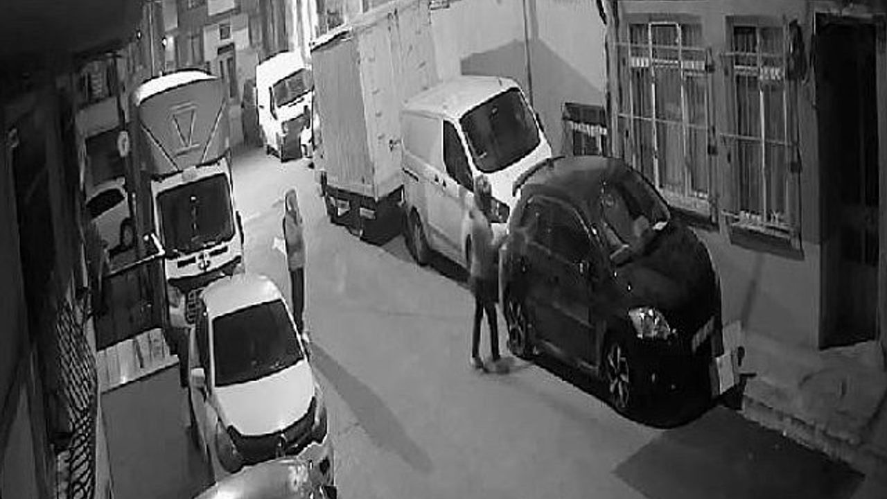Esenler’de otomobile levye saldırısı kamerada
