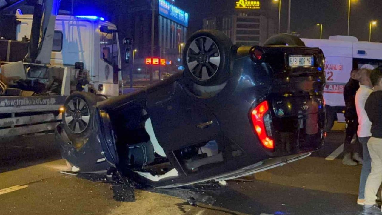 Alkollü sürücü emniyet şeridindeki araca çarptı