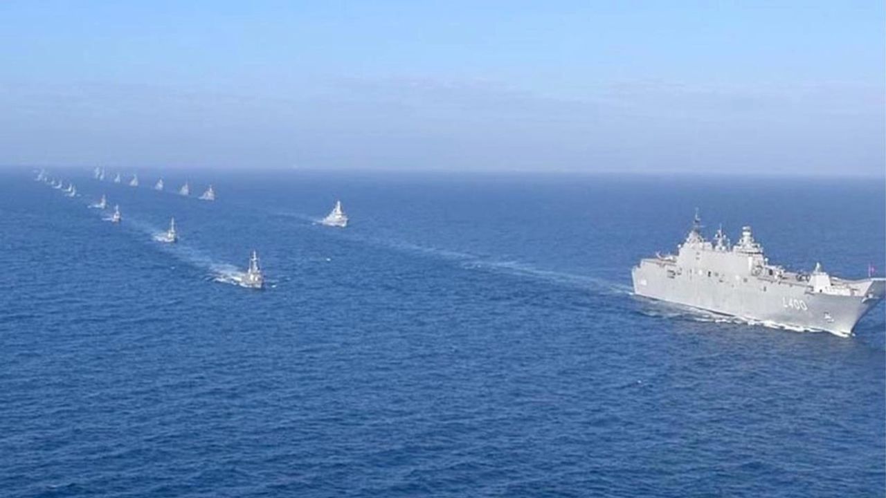 29 Ekim Cumhuriyet kutlamalarında 100 adet savaş gemisi, Boğaz'dan geçecek.