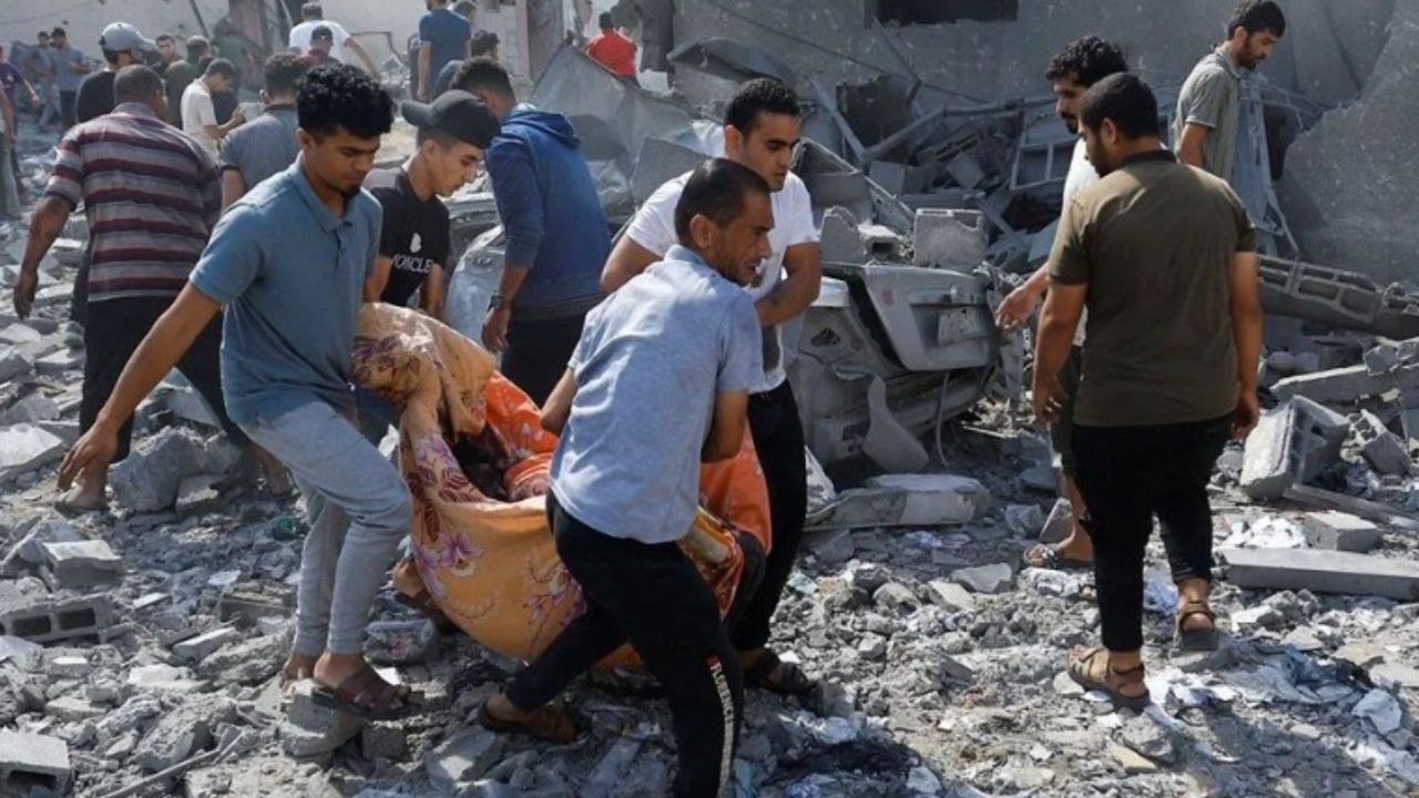 İsrail’in vahşeti sürüyor: Gazze’de hastane vuruldu, 500 kişi katledildi