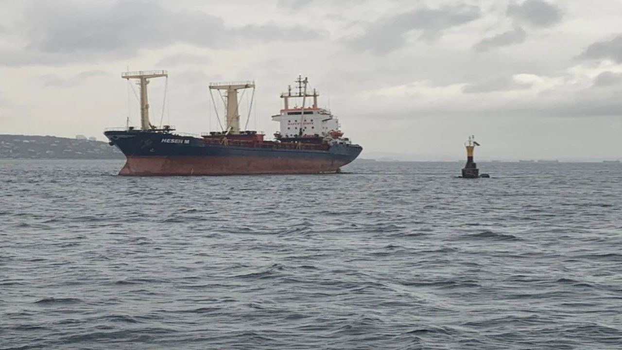 İstanbul’da gemi kazası: Comoros bayraklı gemi karaya oturdu