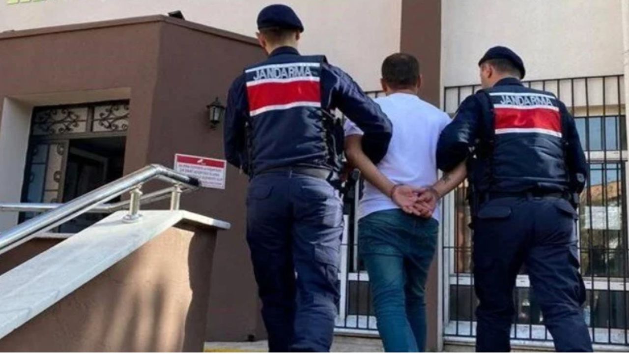 Jandarma, cezaevi firarisi suç makinesini yakaladı