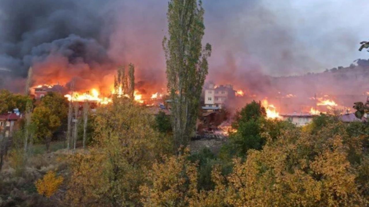 Kastamonu’da köy yangını: 15 ev alev alev yandı