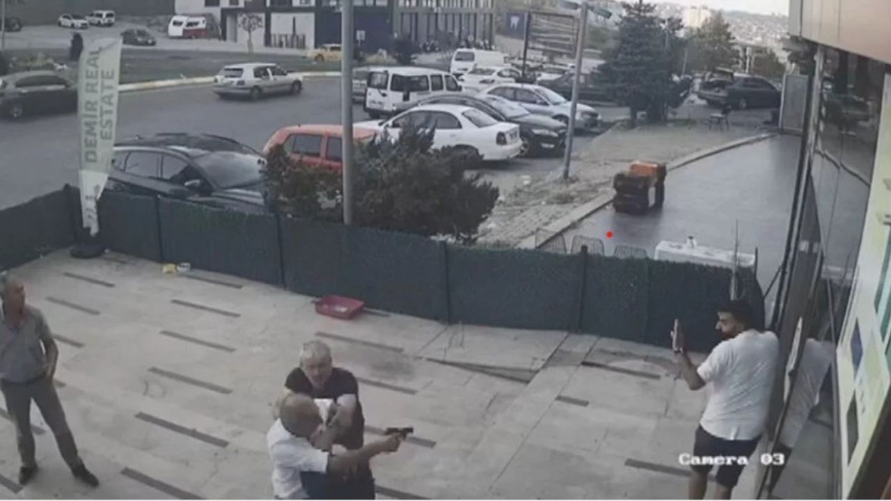 Kira krizi kanlı bitti: Ev sahibi kiracısını emlakçıda vurdu