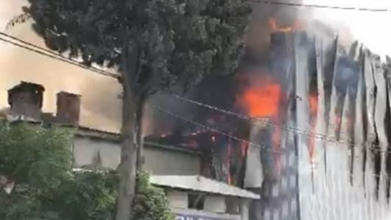 Küçükçekmece’de korkutan yangın: Kimyasal madde deposu alev alev yandı