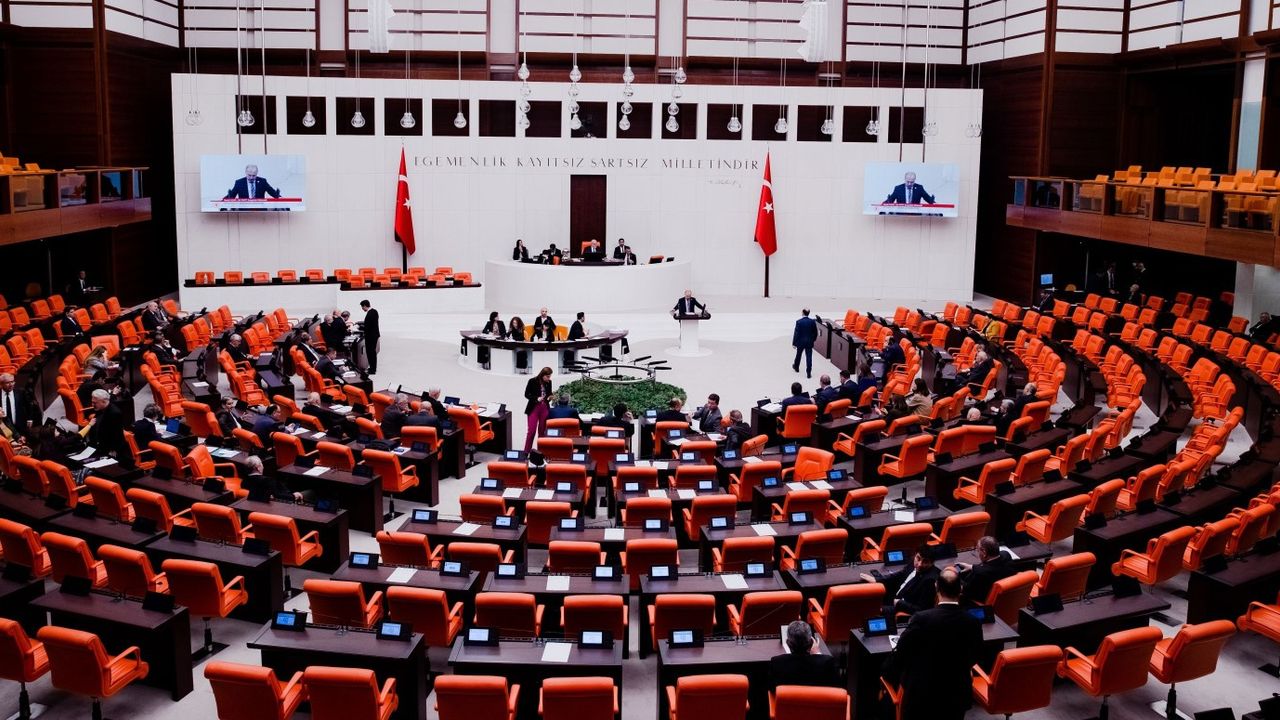 Lübnan tezkeresi Meclisten geçti