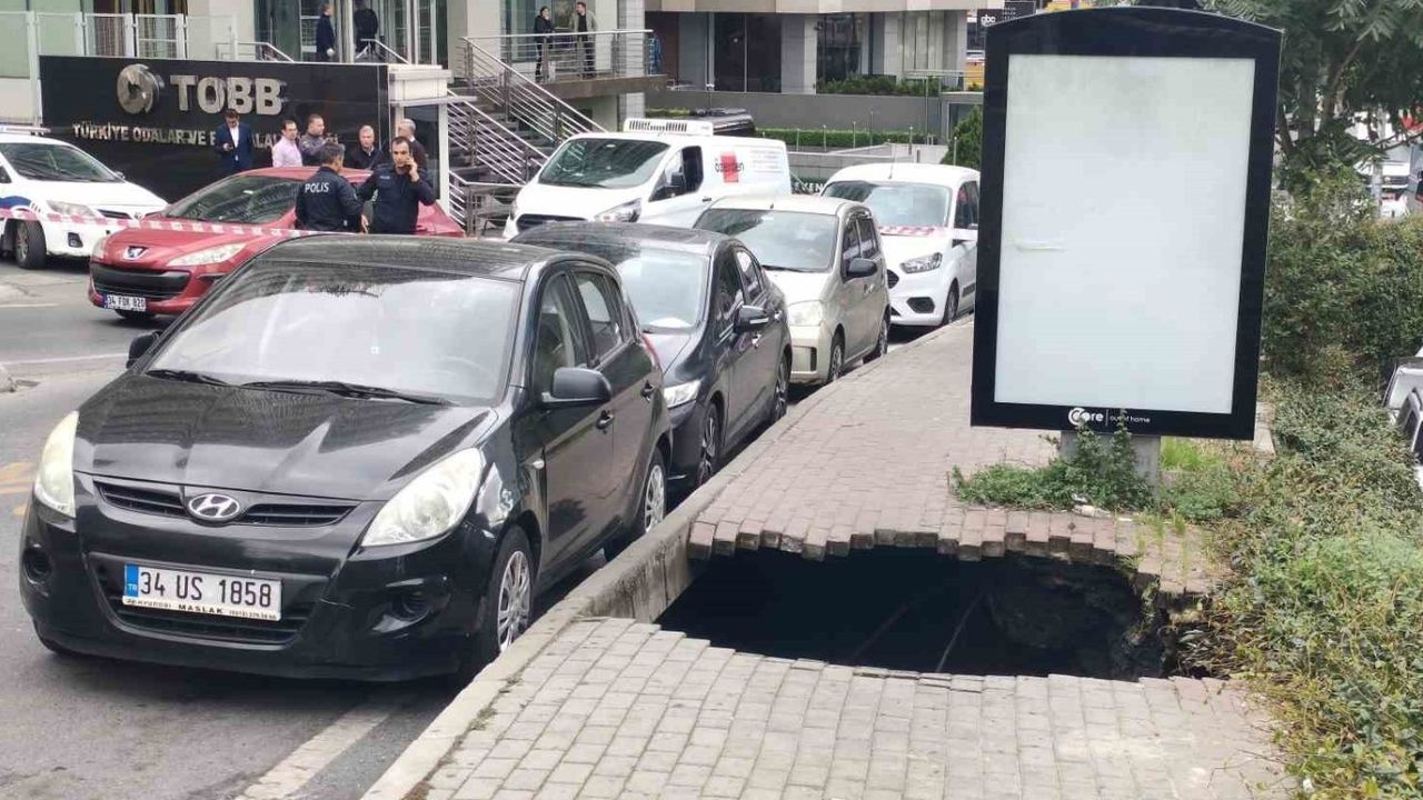 Şişli’de korkutan olay: Kaldırım çöktü, kadın çukura düştü