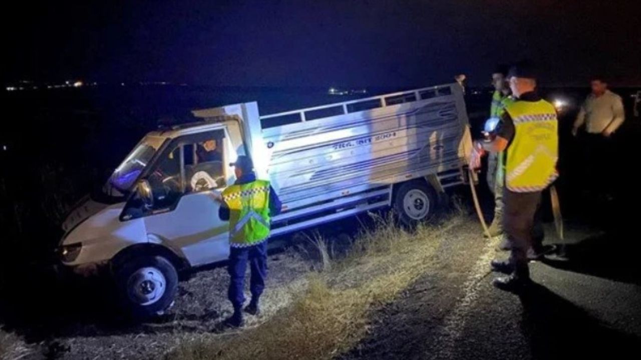 Siverek’te korkunç kaza: 20 kişi kamyonetlerin arasında sıkıştı