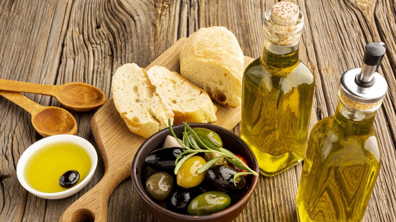 Zeytin yağının sahte olup olmadığını bu yöntemle öğrenebilirsiniz! Kimsenin bilmediği püf noktası