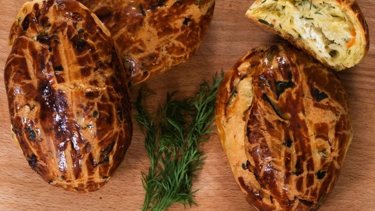 10 dakikada kahvaltıda yiyeceğiniz kıyır kıyır poğaçanız hazır! Hem basit hem lezzetli poğaça tarifi