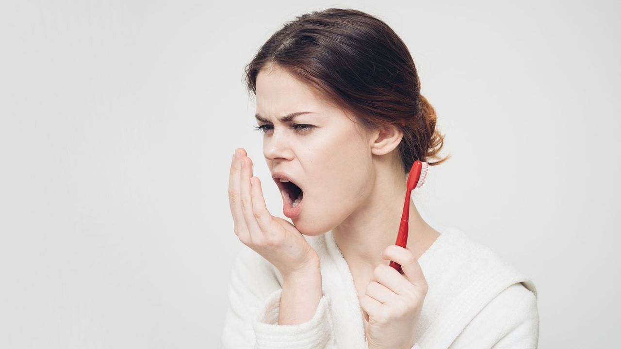 Ağız kokusuna iyi gelen bitkisel çözümler