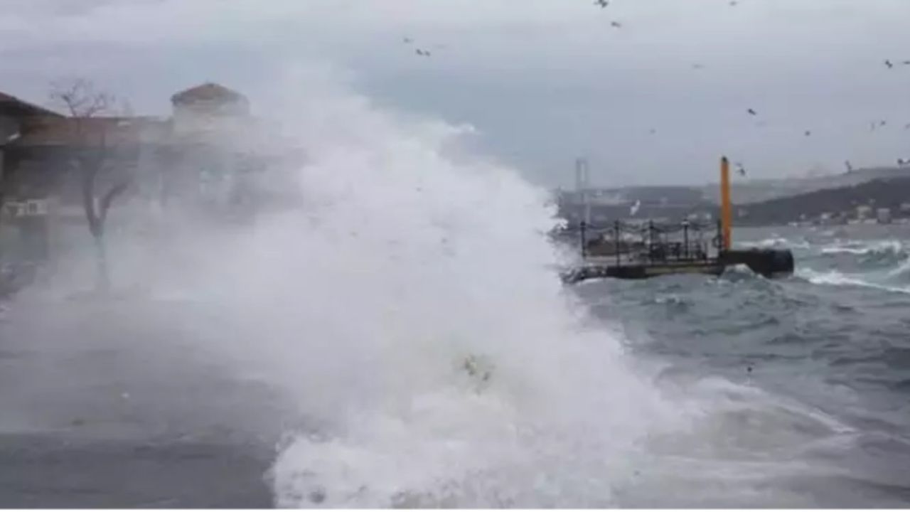 AKOM'dan uyarı! İstanbul’u fırtına vuracak! Lodos 80 km/s hızla esiyor