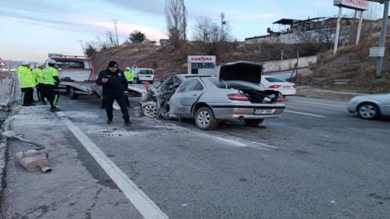 Ankara’da aile faciası: Direğe çarpan otomobilde 3 kişi can verdi, 1 bebek ağır yaralı