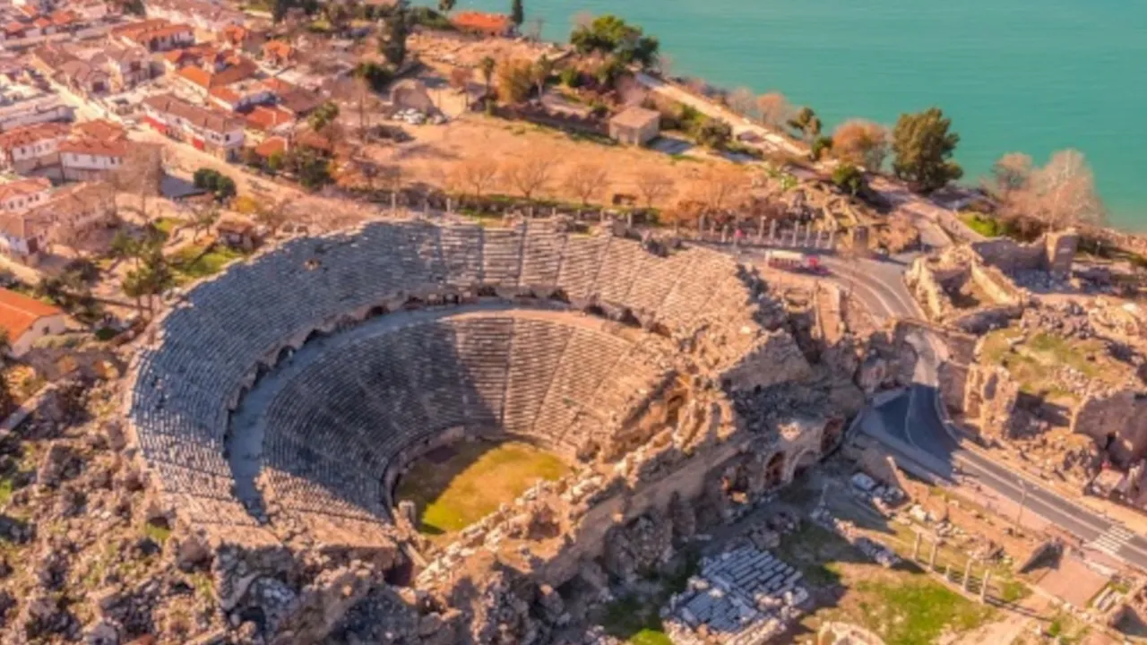 Antalya’ya gittiğiniz zaman burayı görmeden dönerseniz pişman olacaksınız! MÖ 138 yılına ait büyüleyici bir kent 