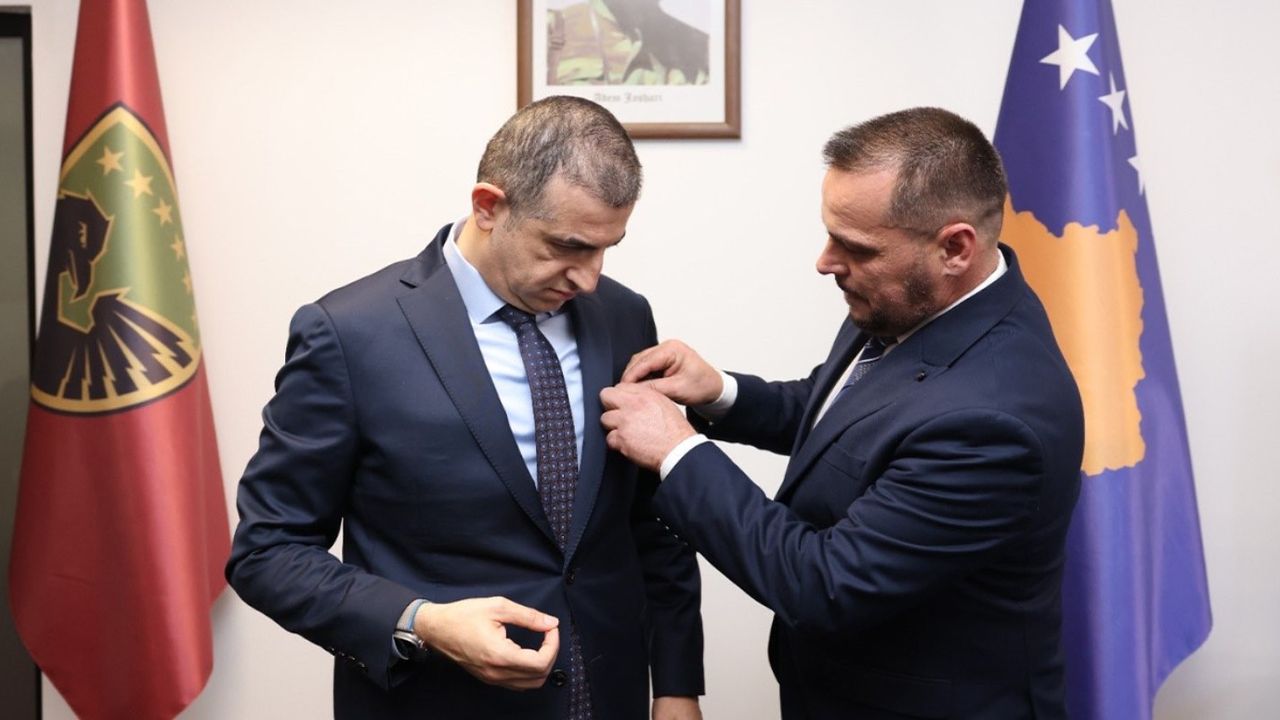 Baykar ile askeri teknoloji işbirliği güçleniyor! Bayraktar'a 'Üstün Hizmet' madalyası verildi 