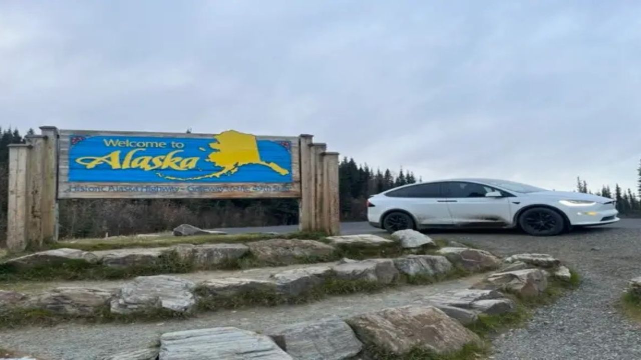 Bir YouTuber, Tesla aracını Alaska’nın en tehlikeli bölgesine götürdü! İşte yaşananlar...