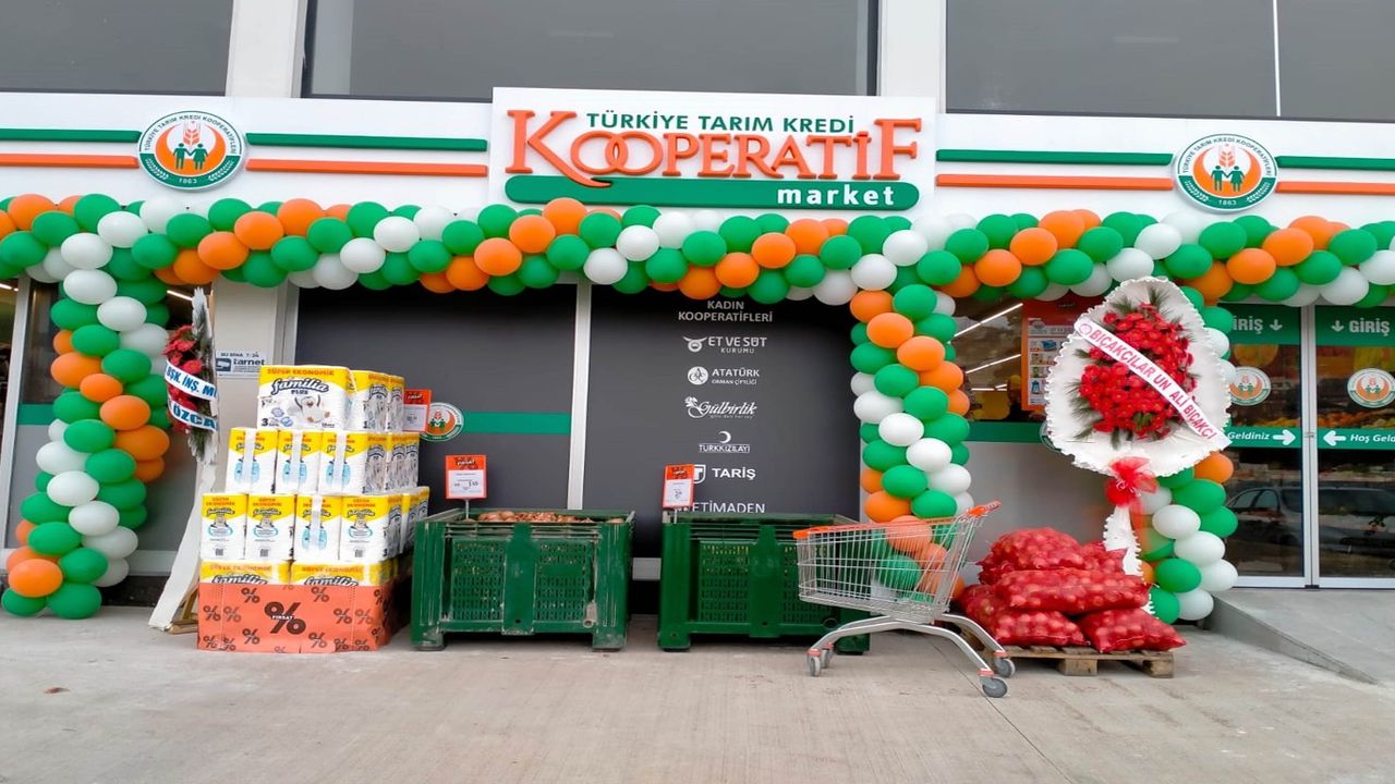 Bu kez ayçiçek yağında kampanya Tarım Kredi'den geldi! Bir litrelik ayçiçek yağı beş litrelik su fiyatına satılacak