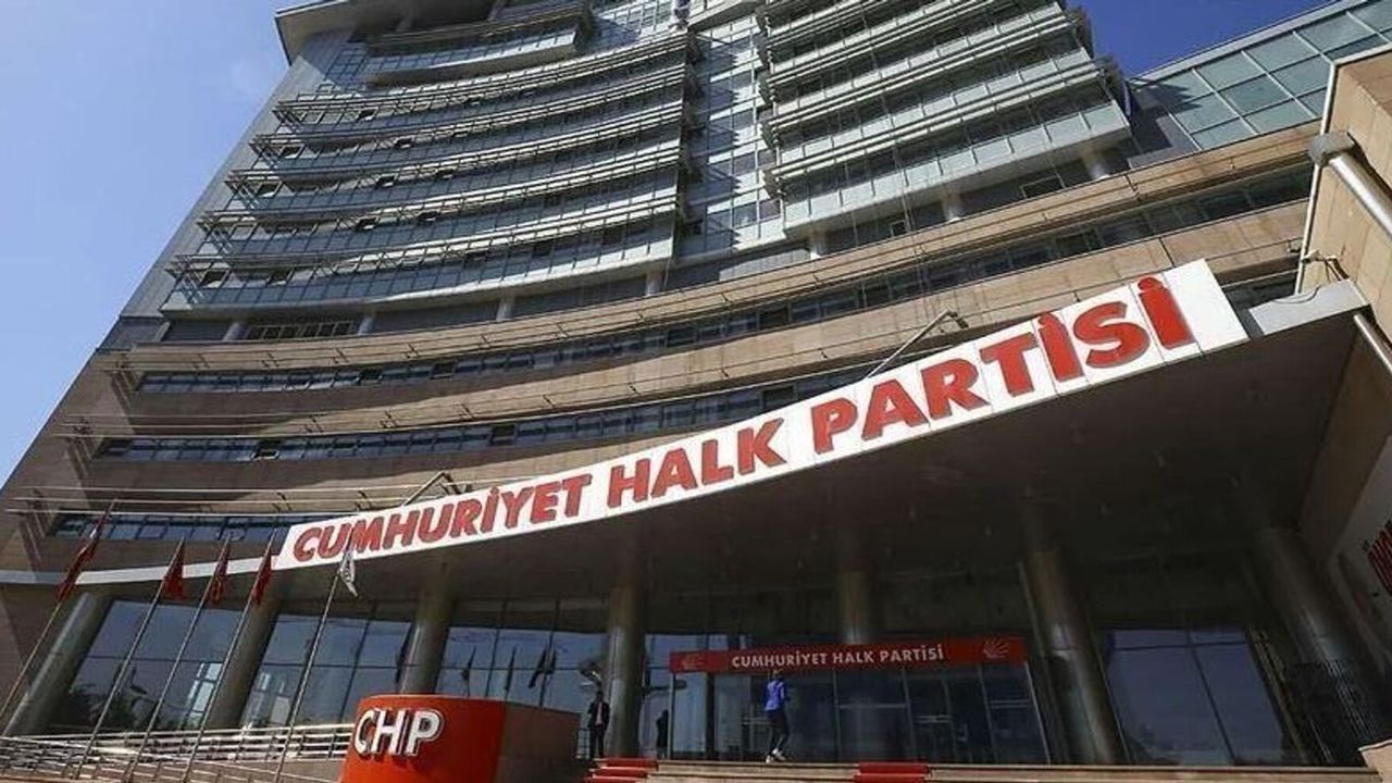 CHP’de tarihi seçim: Kılıçdaroğlu ve Özel yarışacak