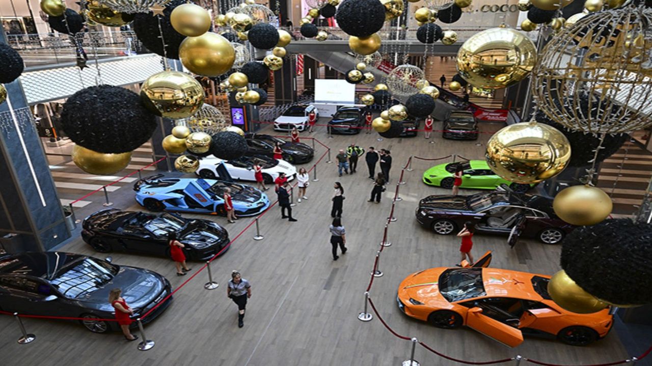 Dünyanın en lüks otomobilleri İstanbul'da sergilendi 