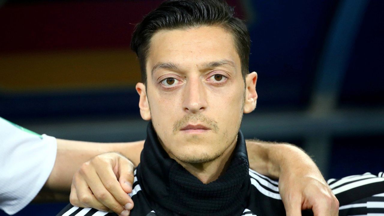 Eski Alman Milli futbolcudan Mesut Özil'e şok sözler!