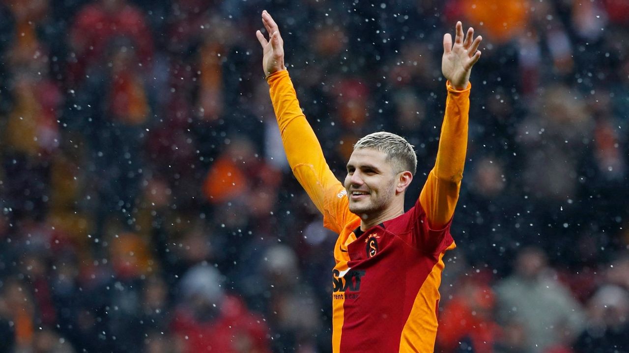 Fenerbahçe taraftarı Icardi forması yaktı!