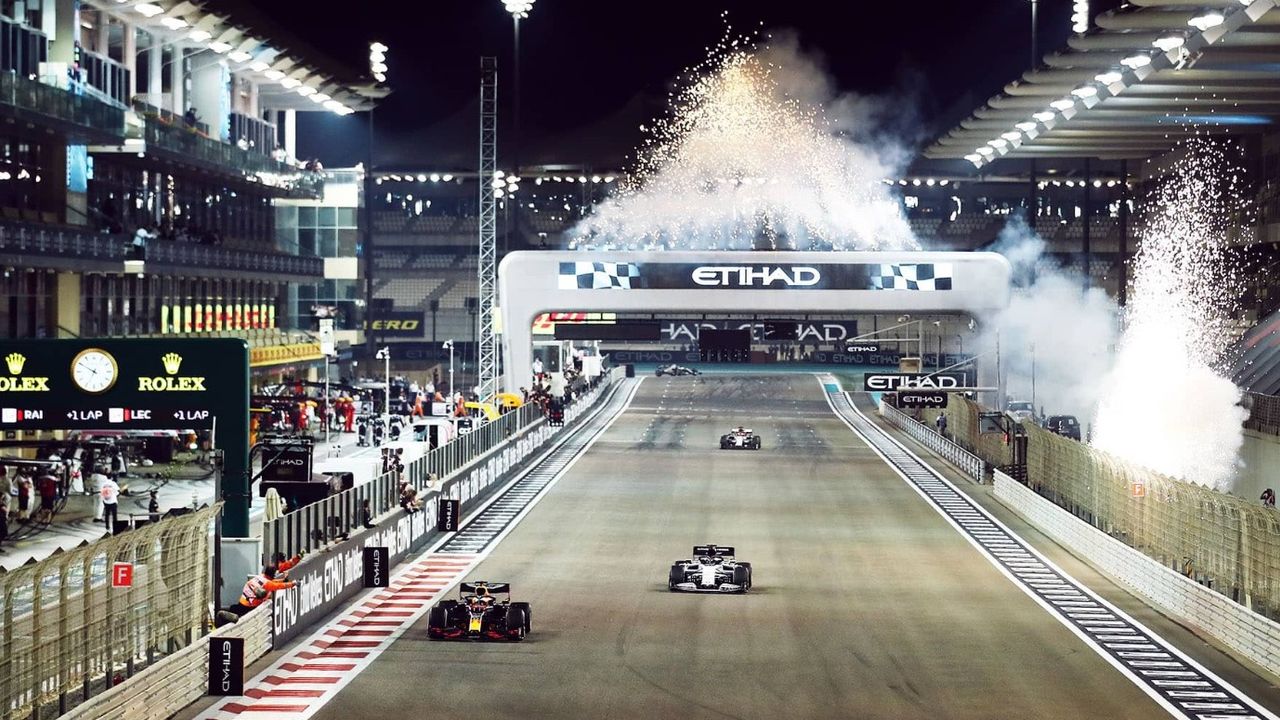 Formula 1'de sezonun son yarışı Abu Dabi'de