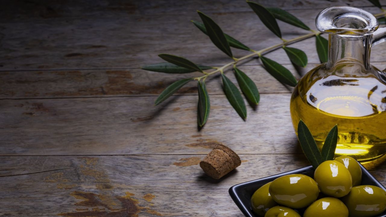 İki litrelik Komili yemeklik zeytinyağını bu fiyata alamazsınız! Zeytinyağ da dip fiyat görüldü 