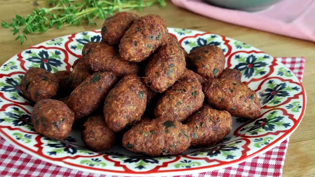 İki patatesiniz bir yumurtanız varsa damak çatlatacak kahvaltılık tarifiniz hazır