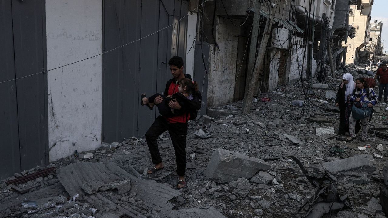 İsrail'in Gazze saldırıları 33. gününde! Bir mülteci kampını daha vurdu