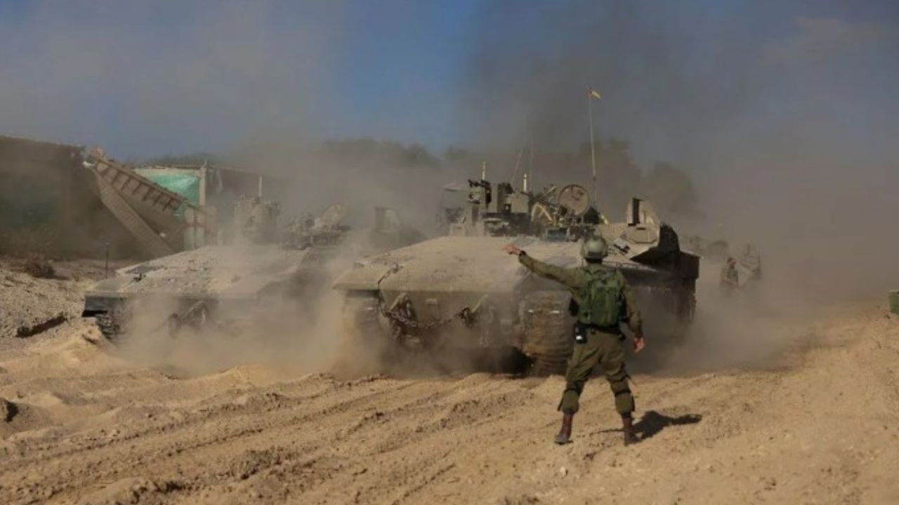 İsrail ordusu Gazze’yi iki cepheden bombalıyor
